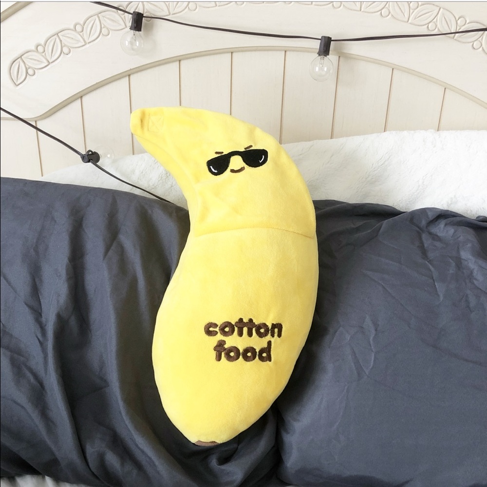 PEALABLE BANANA CUSHION PLUSH 18"
